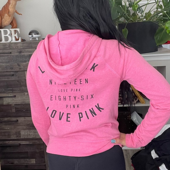 ⬇️PRICE DROP⬇️ 
VICTORIA SECRET HOODIE/ small - Picture 3 of 5